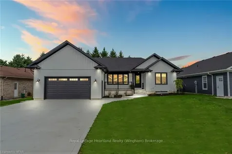 26 Ann Street N Minto ON N0G 1M0