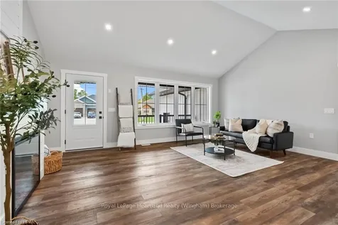 26 Ann Street N Minto ON N0G 1M0