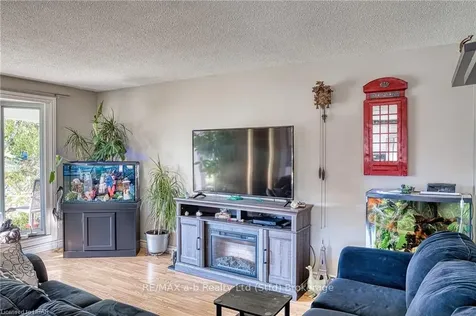 63 Kathryn Crescent Stratford ON N5A 6W9