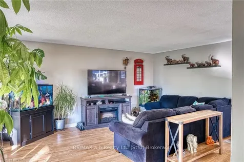 63 Kathryn Crescent Stratford ON N5A 6W9
