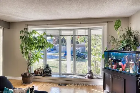 63 Kathryn Crescent Stratford ON N5A 6W9