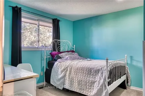 63 Kathryn Crescent Stratford ON N5A 6W9