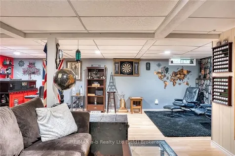 63 Kathryn Crescent Stratford ON N5A 6W9