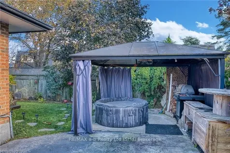 63 Kathryn Crescent Stratford ON N5A 6W9