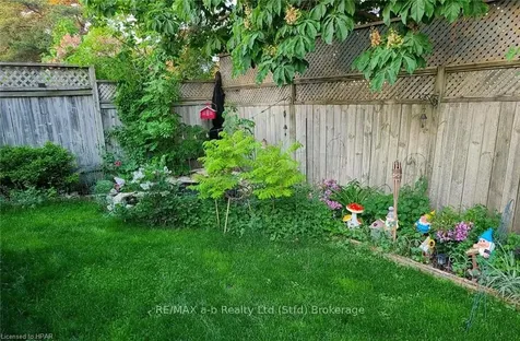 63 Kathryn Crescent Stratford ON N5A 6W9