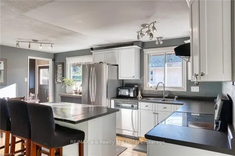 63 Kathryn Crescent Stratford ON N5A 6W9