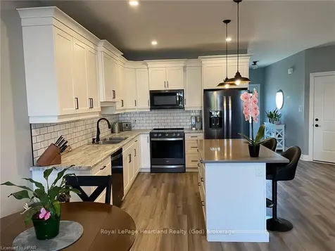 104 Ridgewood Crescent St. Marys ON N4X 1E8