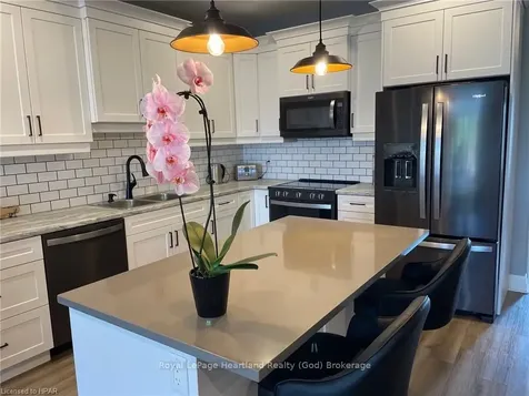 104 Ridgewood Crescent St. Marys ON N4X 1E8