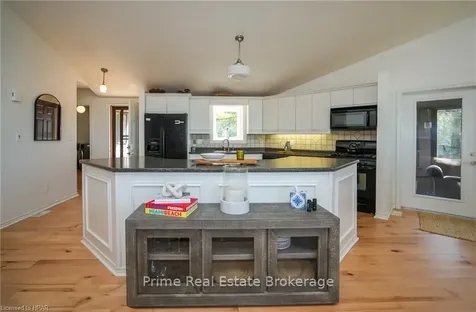 9848 Huron Place Lambton Shores ON N0M 1T0