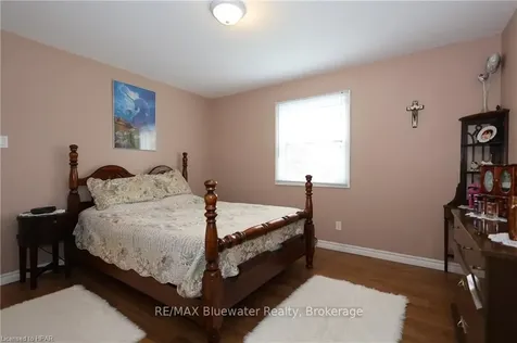 17 John Street S Bluewater ON N0M 2T0