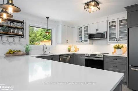 119 Hillcrest Drive Blue Mountains ON N0H 1J0