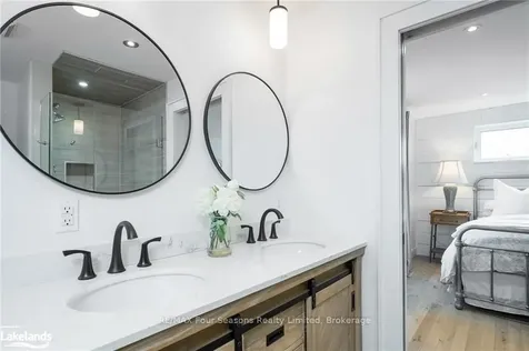 119 Hillcrest Drive Blue Mountains ON N0H 1J0