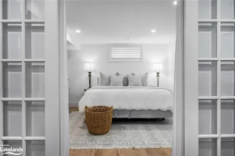 119 Hillcrest Drive Blue Mountains ON N0H 1J0