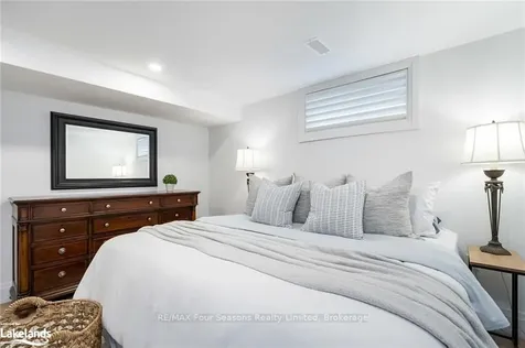 119 Hillcrest Drive Blue Mountains ON N0H 1J0