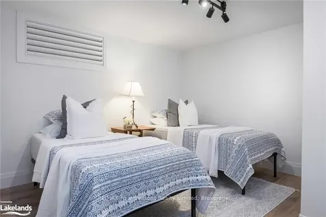 119 Hillcrest Drive Blue Mountains ON N0H 1J0