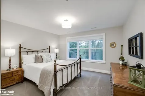 17 Gainsborough Road Bracebridge ON P1L 0A8