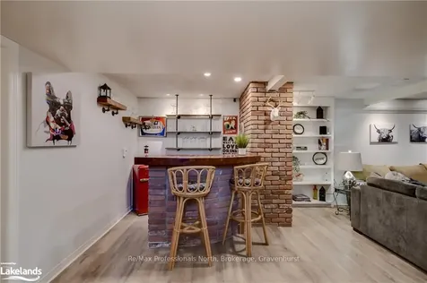 61 Woodland Drive N Bracebridge ON P1L 1M2