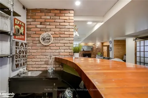 61 Woodland Drive N Bracebridge ON P1L 1M2