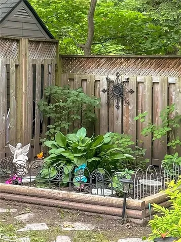 61 Woodland Drive N Bracebridge ON P1L 1M2