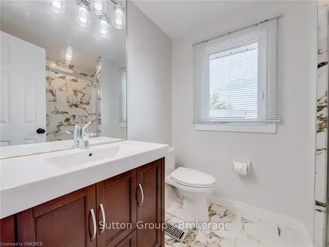 121 Parkland Crescent Kitchener ON N2N 1R5