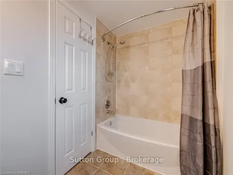 121 Parkland Crescent Kitchener ON N2N 1R5