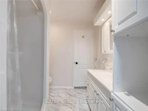 121 Parkland Crescent Kitchener ON N2N 1R5