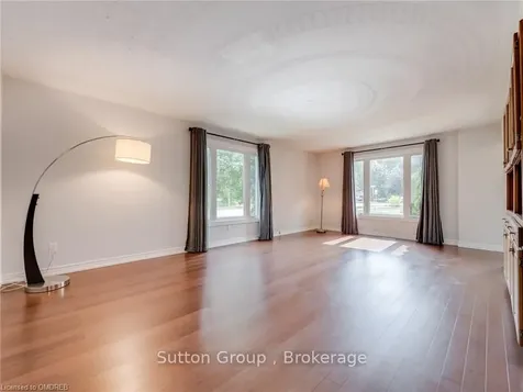 121 Parkland Crescent Kitchener ON N2N 1R5