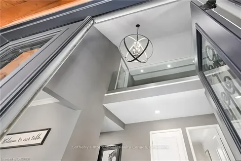 2 Hickory Avenue Hamilton ON L8J 2L3