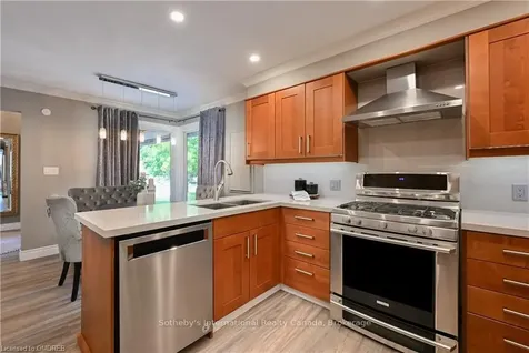 2 Hickory Avenue Hamilton ON L8J 2L3
