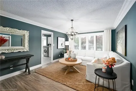 2 Hickory Avenue Hamilton ON L8J 2L3