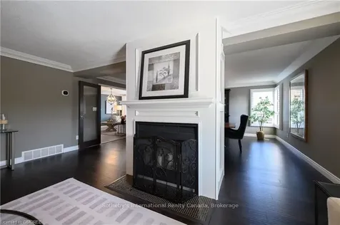 2 Hickory Avenue Hamilton ON L8J 2L3