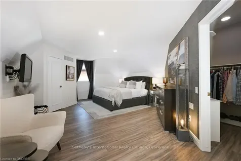 2 Hickory Avenue Hamilton ON L8J 2L3