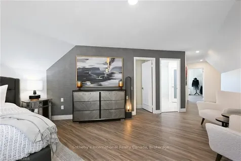 2 Hickory Avenue Hamilton ON L8J 2L3