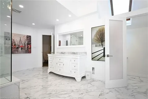2 Hickory Avenue Hamilton ON L8J 2L3
