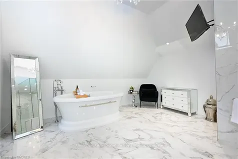 2 Hickory Avenue Hamilton ON L8J 2L3