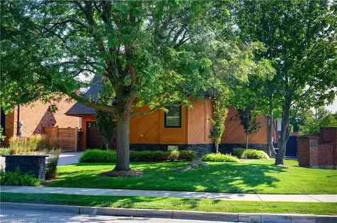 2 Hickory Avenue Hamilton ON L8J 2L3