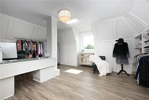 2 Hickory Avenue Hamilton ON L8J 2L3