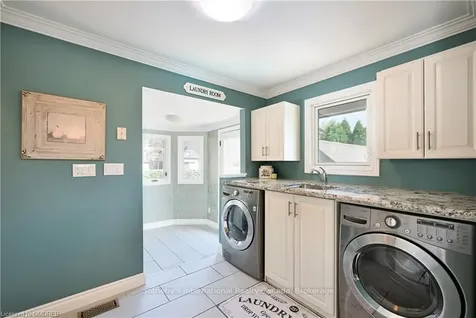 2 Hickory Avenue Hamilton ON L8J 2L3