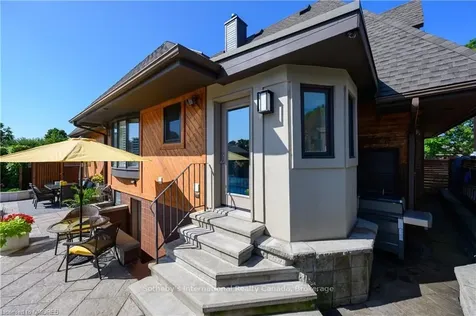 2 Hickory Avenue Hamilton ON L8J 2L3