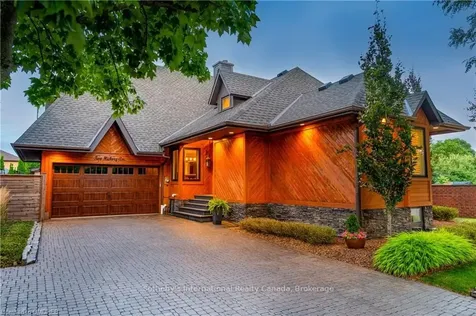 2 Hickory Avenue Hamilton ON L8J 2L3