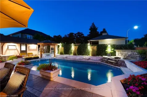 2 Hickory Avenue Hamilton ON L8J 2L3