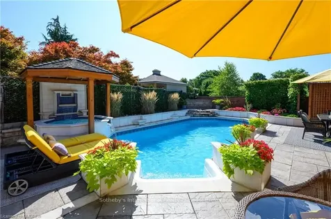 2 Hickory Avenue Hamilton ON L8J 2L3