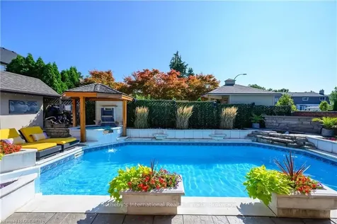 2 Hickory Avenue Hamilton ON L8J 2L3