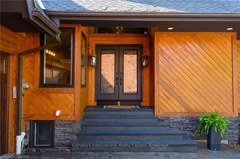 2 Hickory Avenue Hamilton ON L8J 2L3