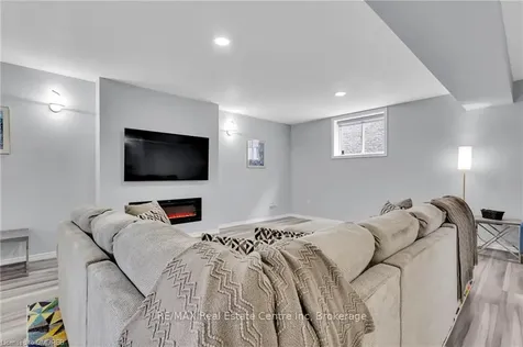 46 Rea Drive Centre Wellington ON N1M 0H5