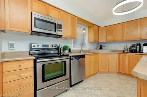 3 Small Court Cambridge ON N1R 8M3