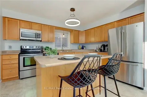 3 Small Court Cambridge ON N1R 8M3