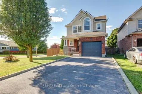 3 Small Court Cambridge ON N1R 8M3