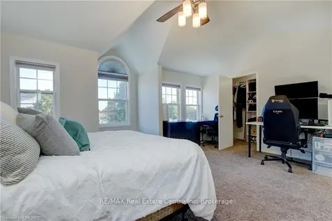 3 Small Court Cambridge ON N1R 8M3