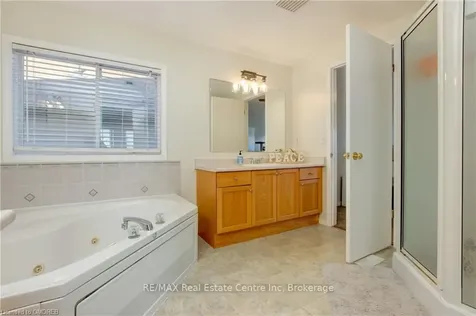 3 Small Court Cambridge ON N1R 8M3